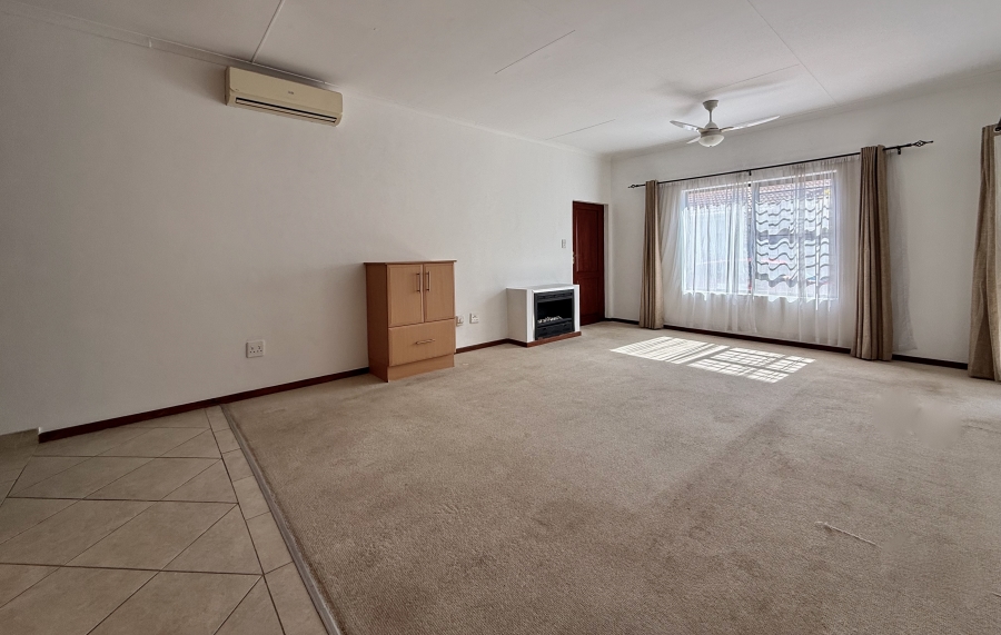 2 Bedroom Property for Sale in The Retreat Gauteng