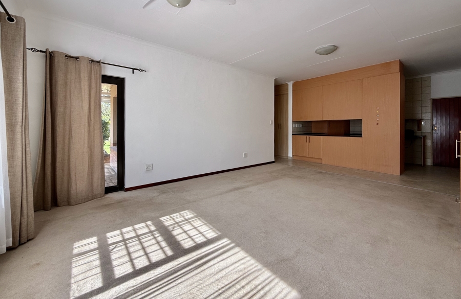 2 Bedroom Property for Sale in The Retreat Gauteng