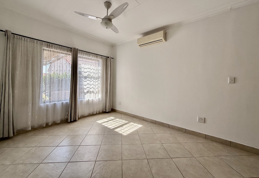 2 Bedroom Property for Sale in The Retreat Gauteng