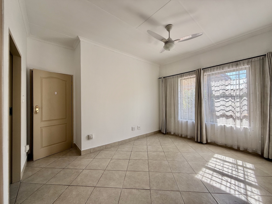 2 Bedroom Property for Sale in The Retreat Gauteng
