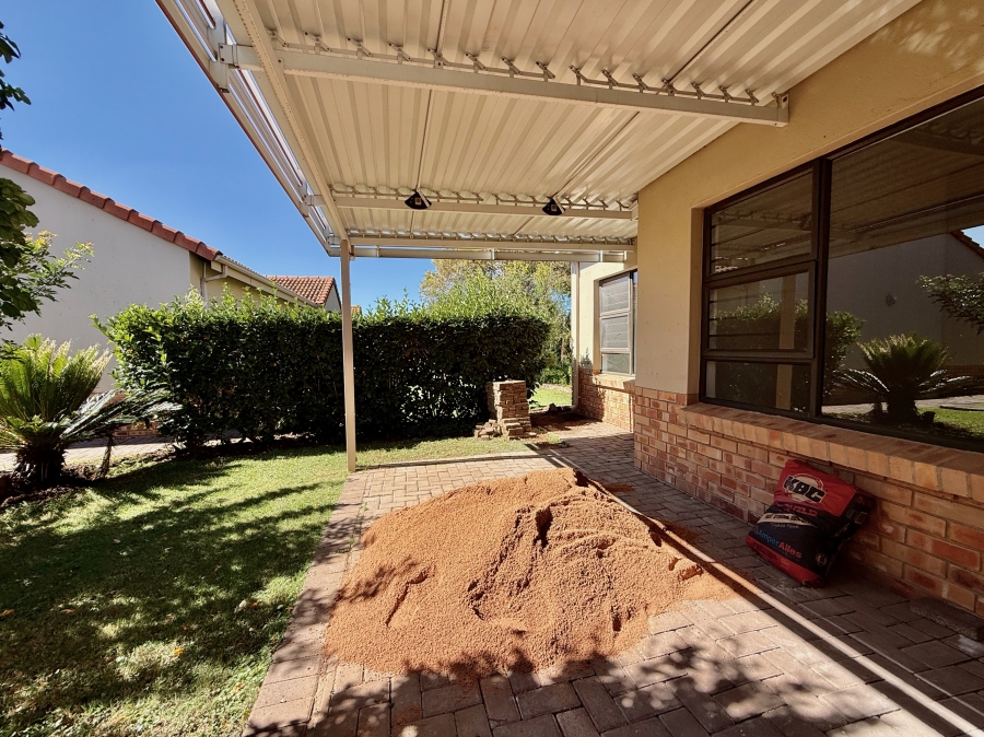 2 Bedroom Property for Sale in The Retreat Gauteng