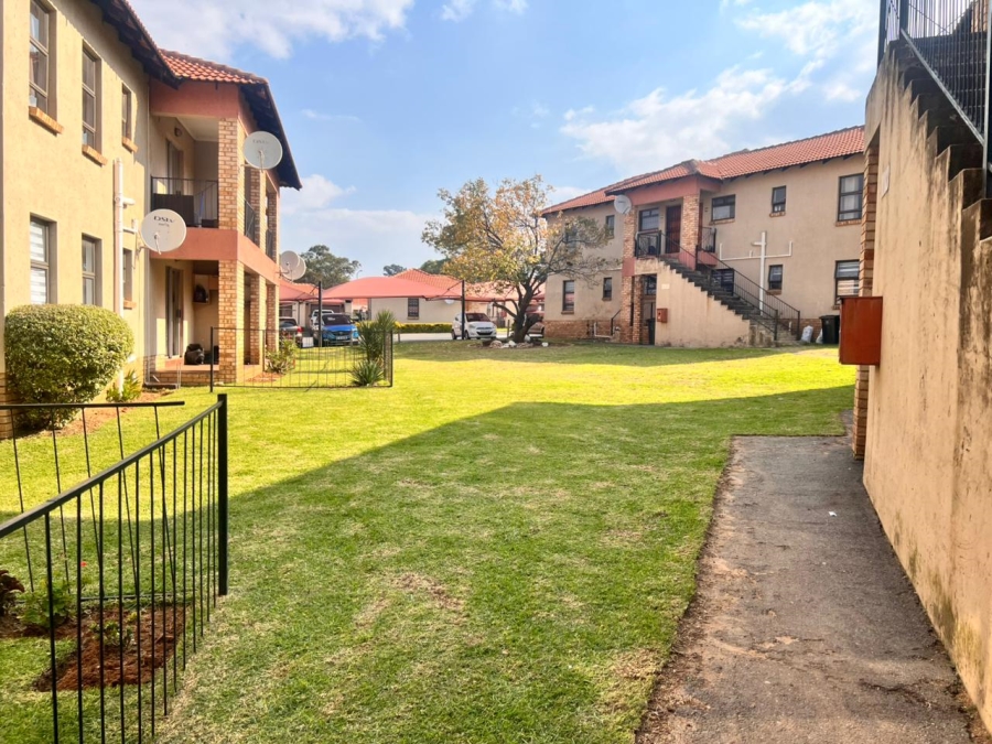 2 Bedroom Property for Sale in Groblerpark Gauteng