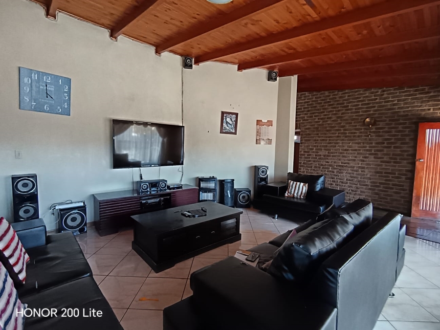 5 Bedroom Property for Sale in Olifantsfontein Gauteng
