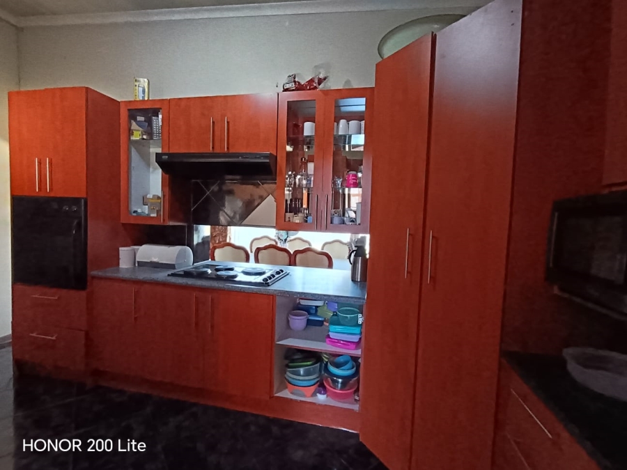 5 Bedroom Property for Sale in Olifantsfontein Gauteng