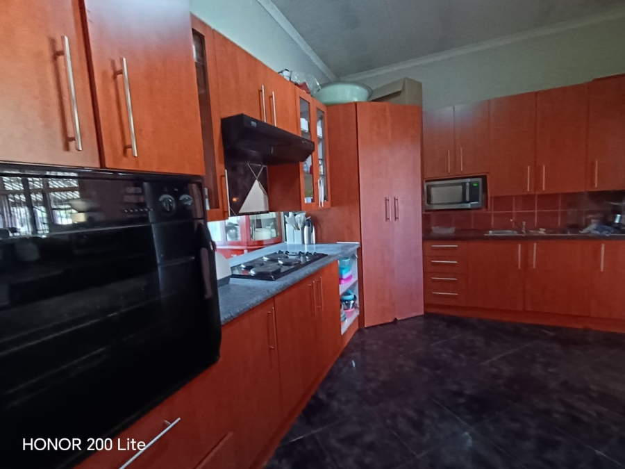 5 Bedroom Property for Sale in Olifantsfontein Gauteng