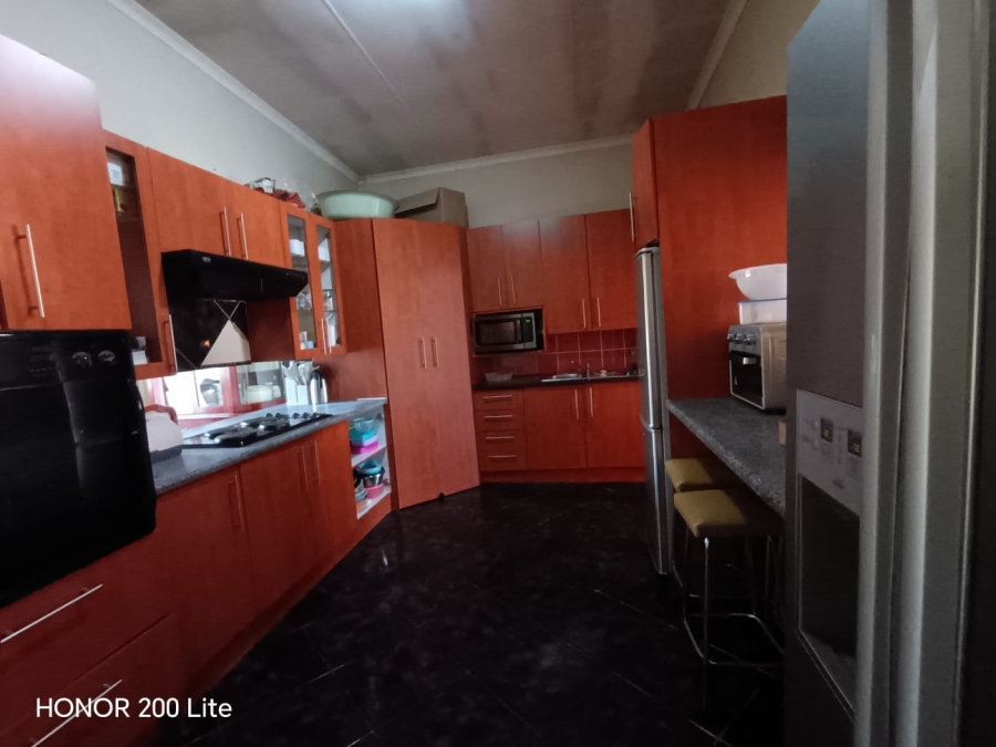 5 Bedroom Property for Sale in Olifantsfontein Gauteng