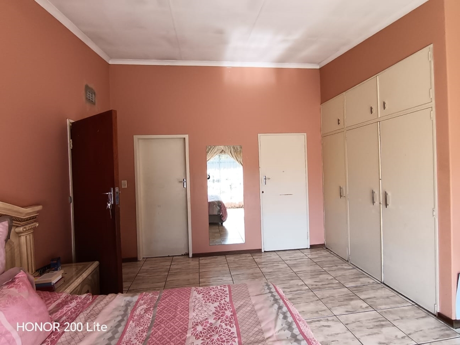 5 Bedroom Property for Sale in Olifantsfontein Gauteng