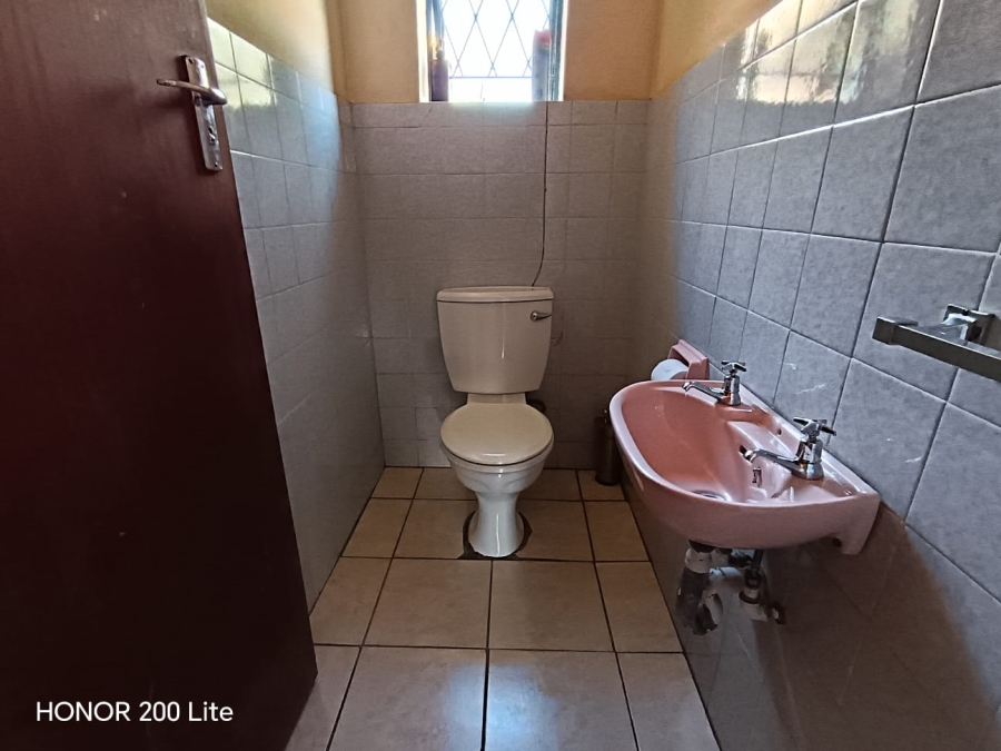 5 Bedroom Property for Sale in Olifantsfontein Gauteng