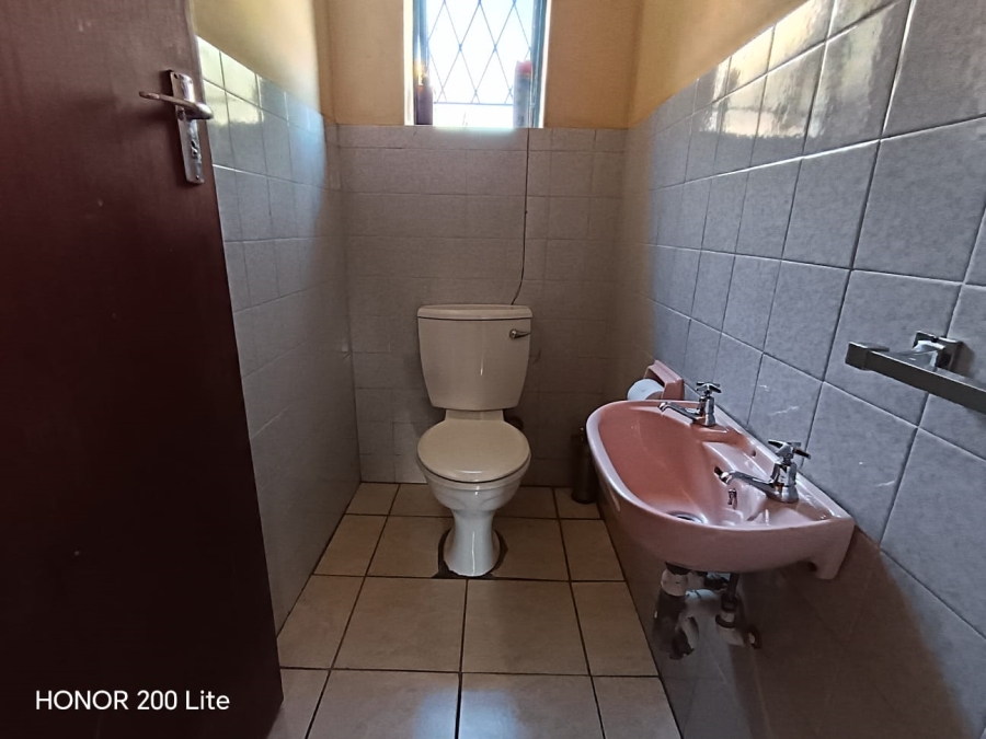 5 Bedroom Property for Sale in Olifantsfontein Gauteng