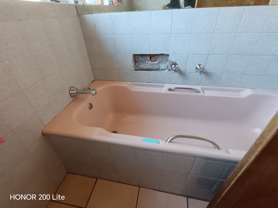 5 Bedroom Property for Sale in Olifantsfontein Gauteng