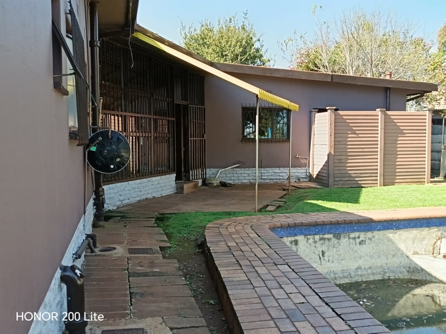 5 Bedroom Property for Sale in Olifantsfontein Gauteng