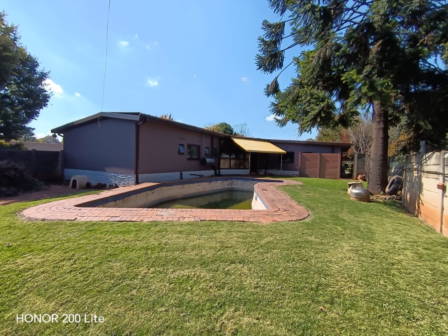 5 Bedroom Property for Sale in Olifantsfontein Gauteng