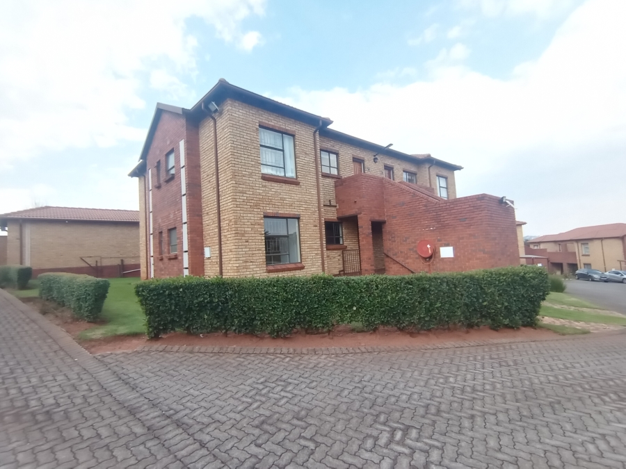 To Let 2 Bedroom Property for Rent in Sugar Bush Estate Gauteng
