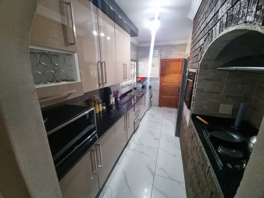 3 Bedroom Property for Sale in Verwoerdpark Gauteng