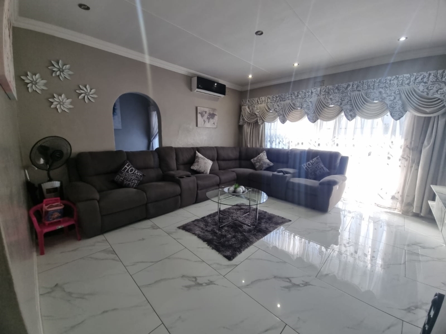 3 Bedroom Property for Sale in Verwoerdpark Gauteng