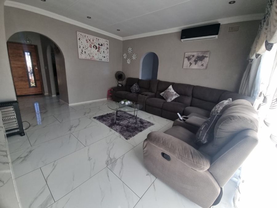 3 Bedroom Property for Sale in Verwoerdpark Gauteng