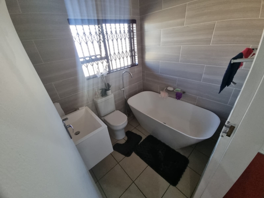 3 Bedroom Property for Sale in Verwoerdpark Gauteng