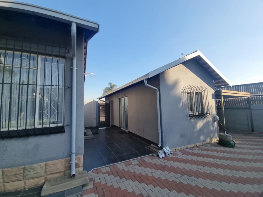 3 Bedroom Property for Sale in Verwoerdpark Gauteng