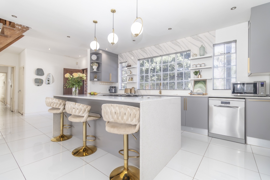 5 Bedroom Property for Sale in Bryanston Gauteng