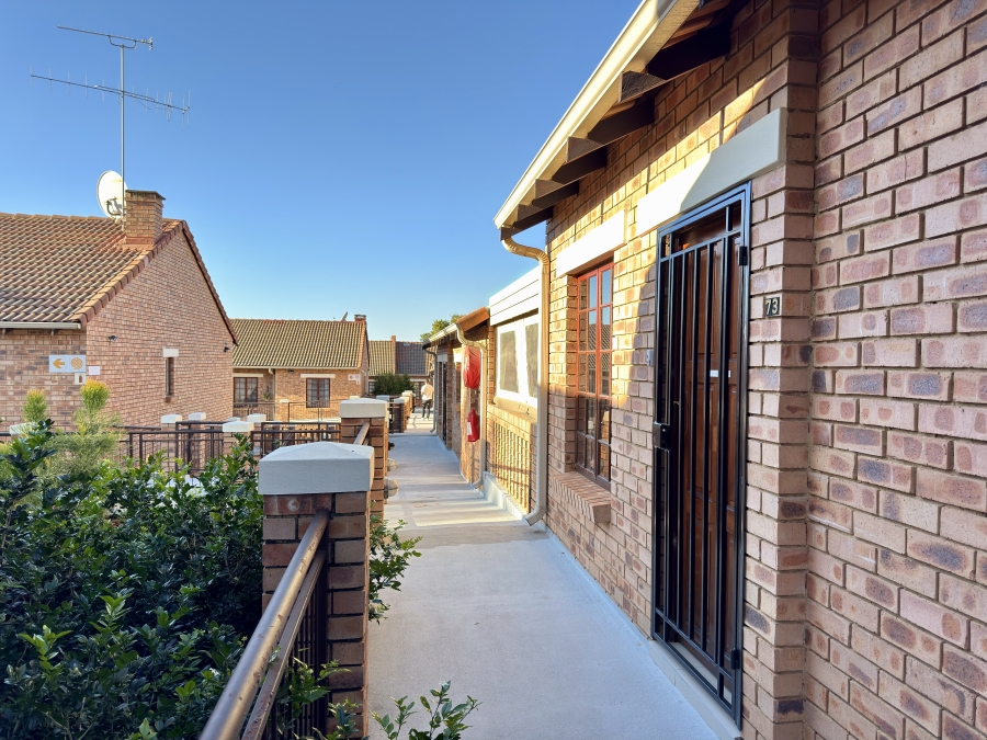 2 Bedroom Property for Sale in Equestria Gauteng