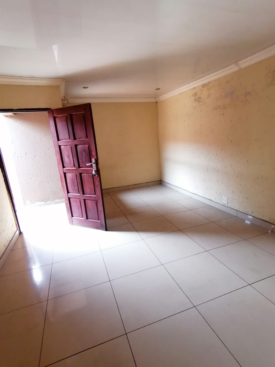 To Let 0 Bedroom Property for Rent in Chiawelo Gauteng