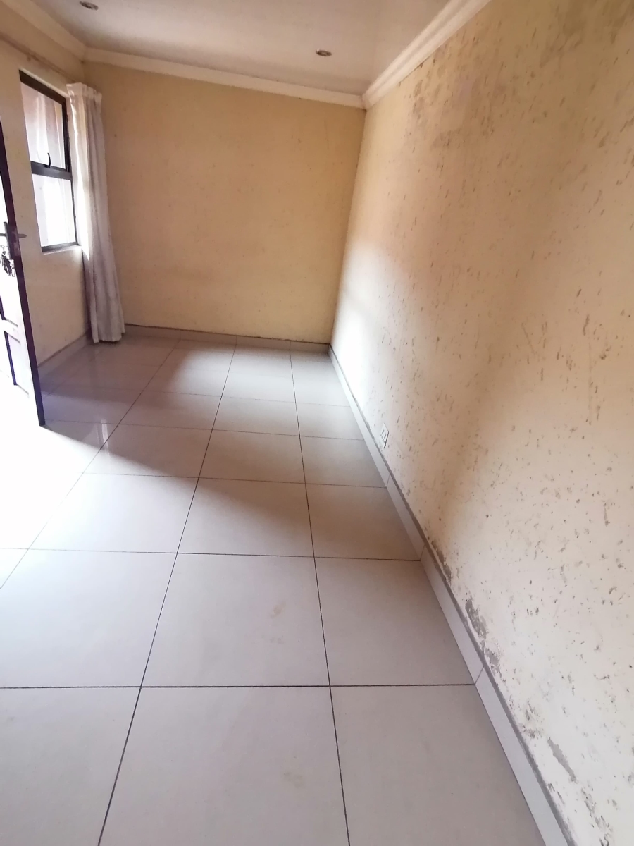 To Let 0 Bedroom Property for Rent in Chiawelo Gauteng