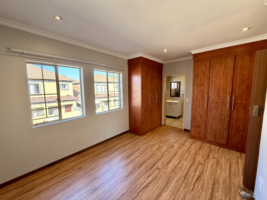 3 Bedroom Property for Sale in Waverley Gauteng