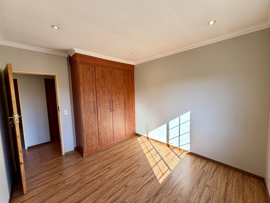 3 Bedroom Property for Sale in Waverley Gauteng