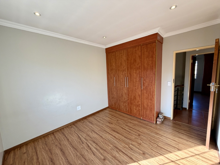 3 Bedroom Property for Sale in Waverley Gauteng