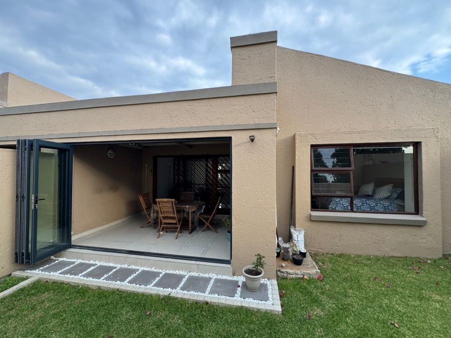 To Let 2 Bedroom Property for Rent in Bardene Gauteng