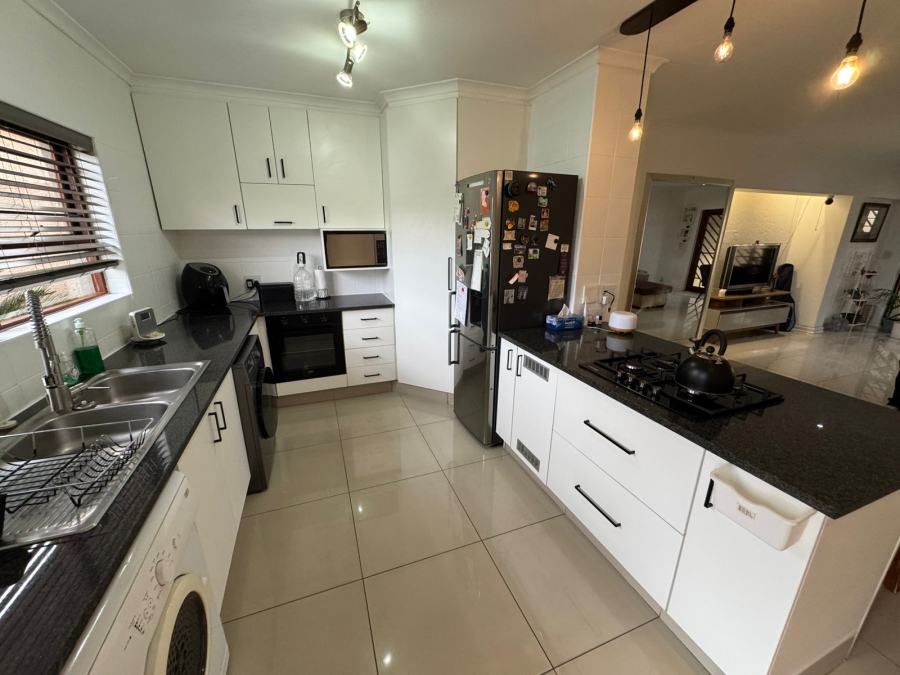 To Let 2 Bedroom Property for Rent in Bardene Gauteng