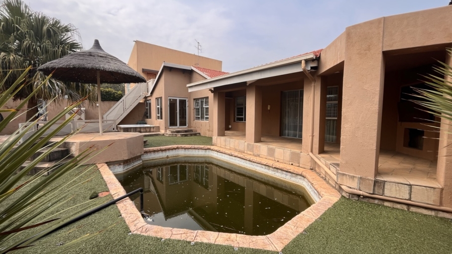 4 Bedroom Property for Sale in Brackendowns Gauteng