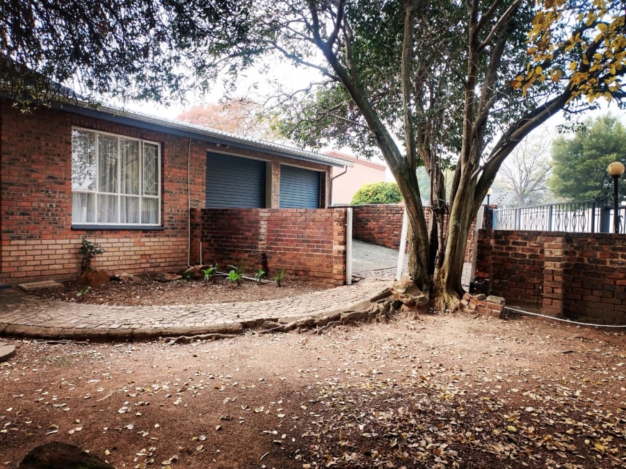 3 Bedroom Property for Sale in Brackendowns Gauteng