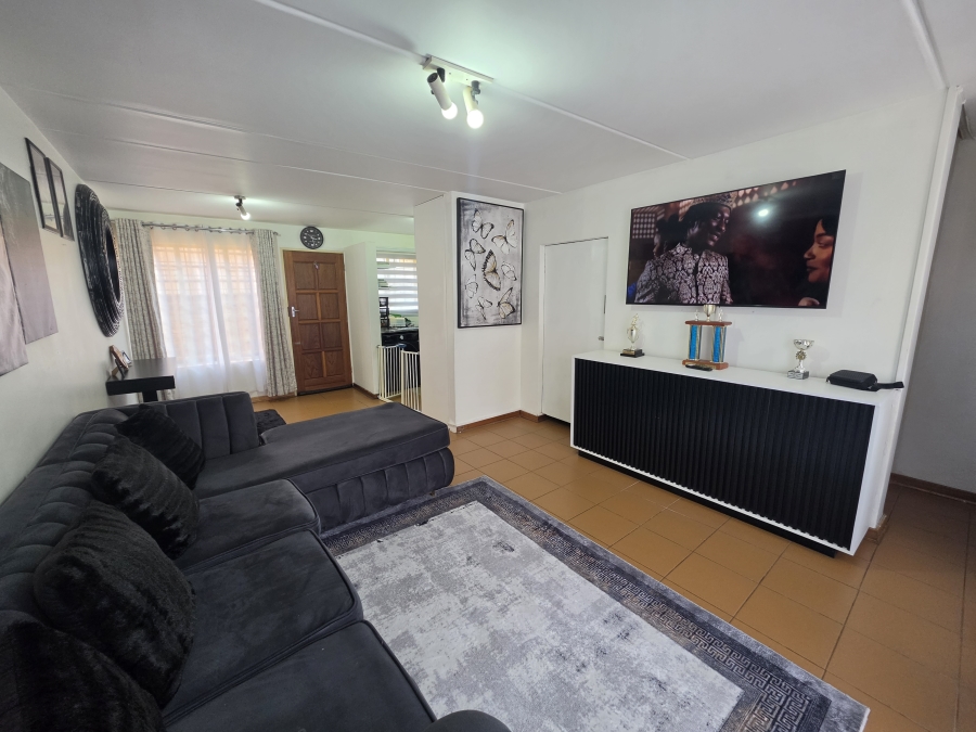 To Let 2 Bedroom Property for Rent in Zwartkop Gauteng