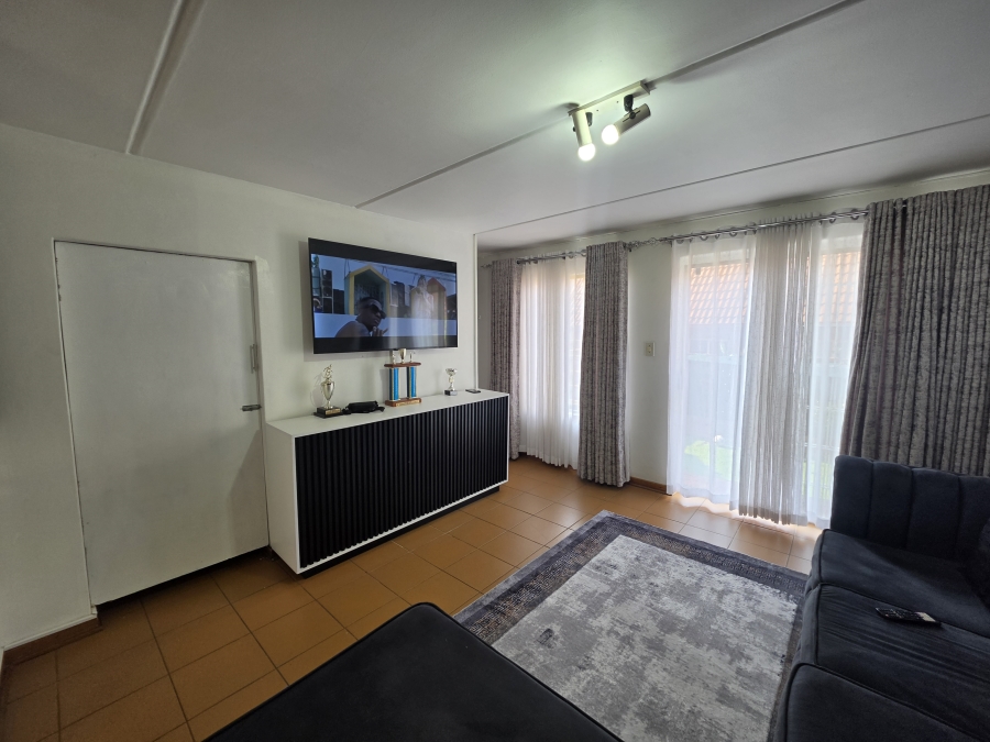 To Let 2 Bedroom Property for Rent in Zwartkop Gauteng