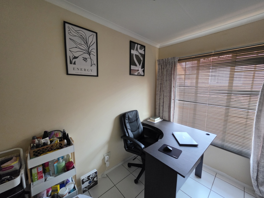 To Let 2 Bedroom Property for Rent in Zwartkop Gauteng