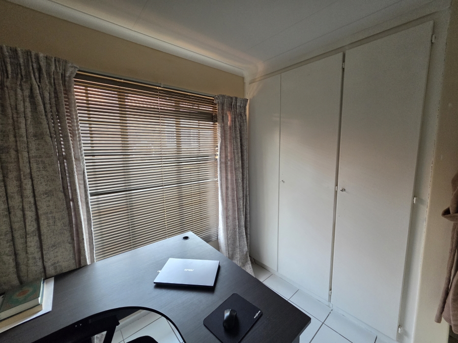 To Let 2 Bedroom Property for Rent in Zwartkop Gauteng