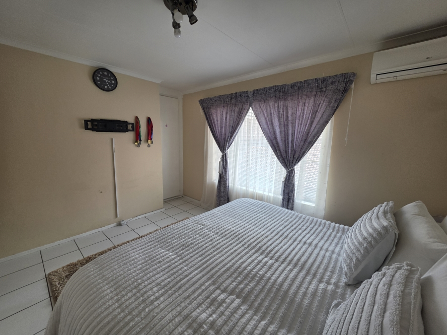 To Let 2 Bedroom Property for Rent in Zwartkop Gauteng