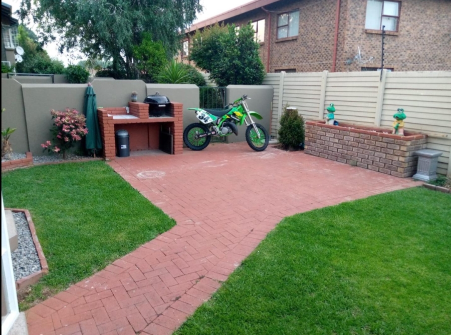 2 Bedroom Property for Sale in Beyers Park Gauteng