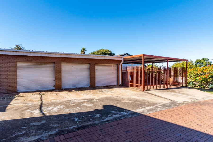 4 Bedroom Property for Sale in Monument Gauteng