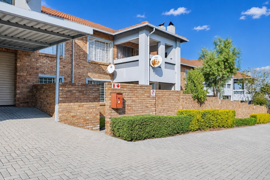 2 Bedroom Property for Sale in Raslouw A H Gauteng