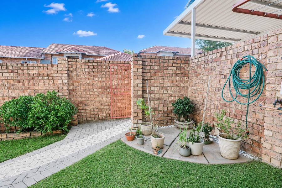 2 Bedroom Property for Sale in Raslouw A H Gauteng