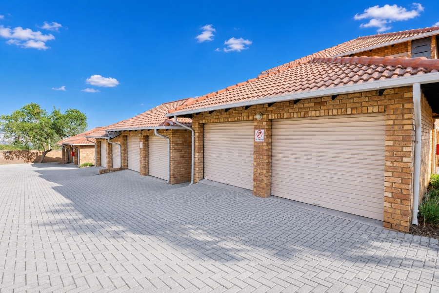 2 Bedroom Property for Sale in Raslouw A H Gauteng