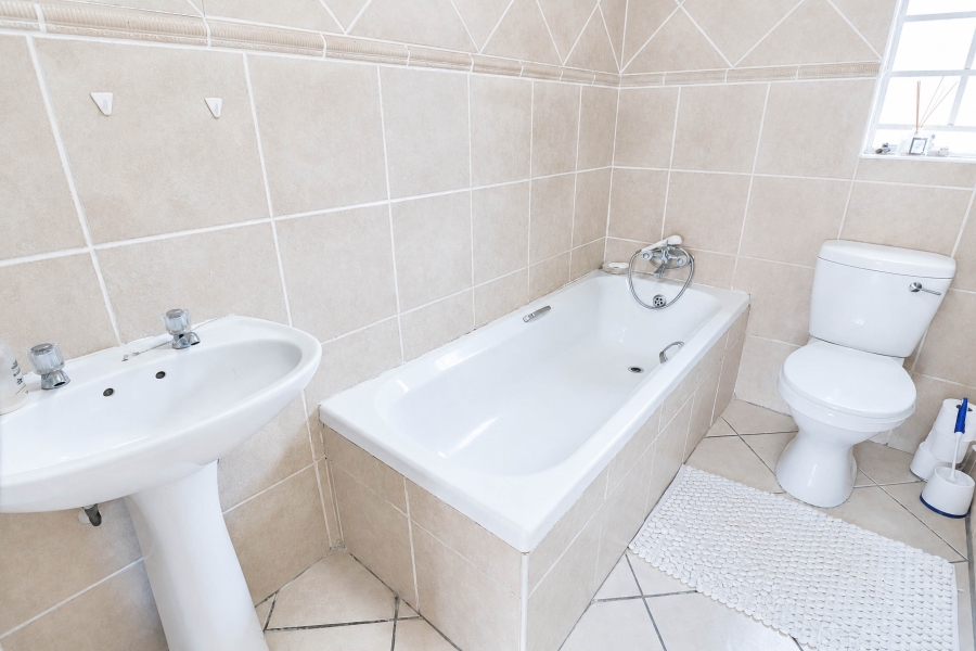 2 Bedroom Property for Sale in Raslouw A H Gauteng