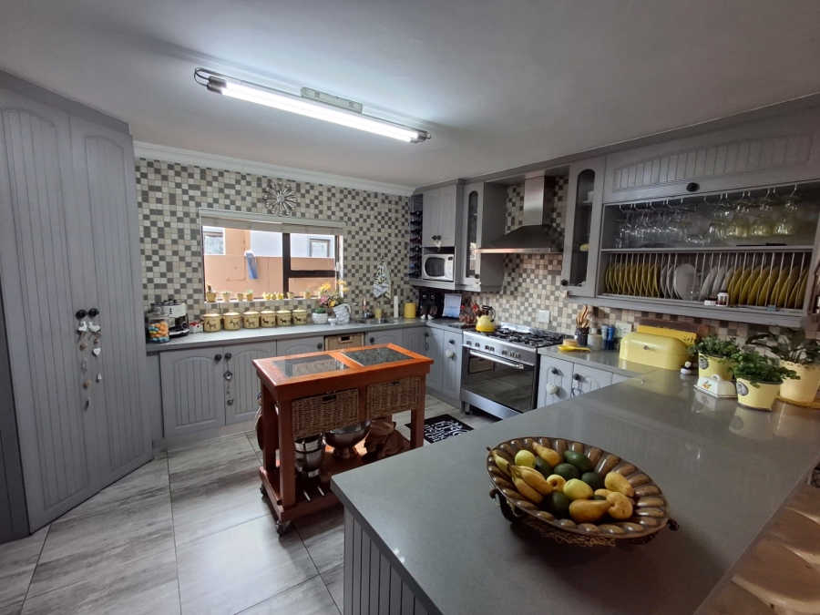 5 Bedroom Property for Sale in Theresa Park Gauteng
