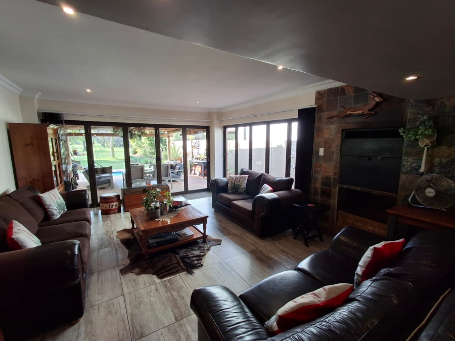 5 Bedroom Property for Sale in Theresa Park Gauteng