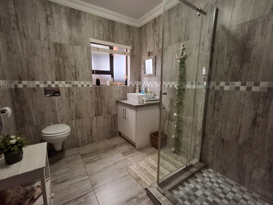 5 Bedroom Property for Sale in Theresa Park Gauteng