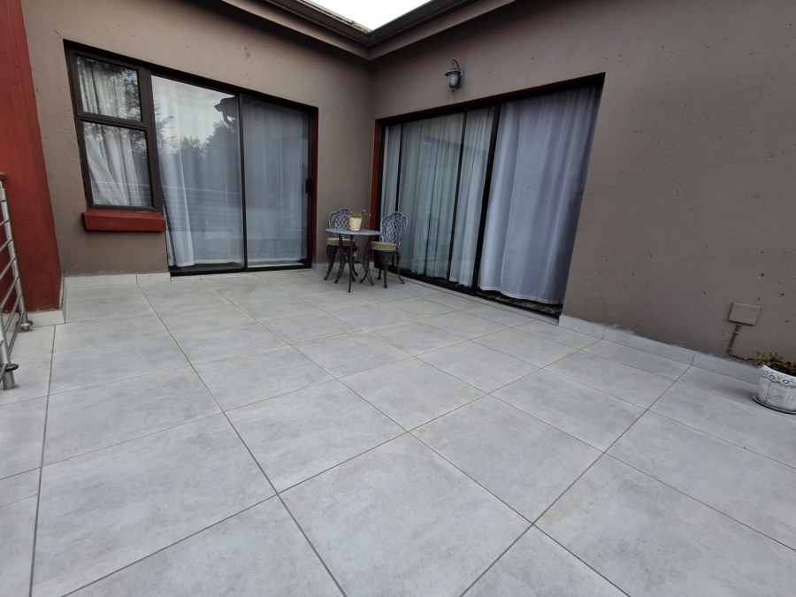 5 Bedroom Property for Sale in Theresa Park Gauteng
