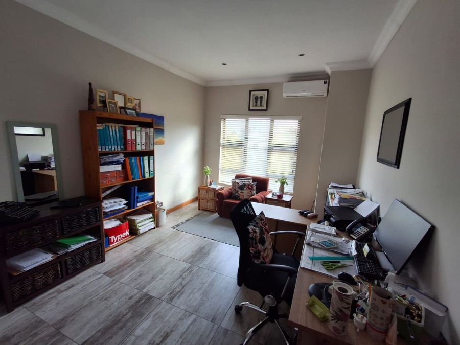 5 Bedroom Property for Sale in Theresa Park Gauteng