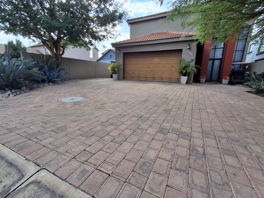 5 Bedroom Property for Sale in Theresa Park Gauteng